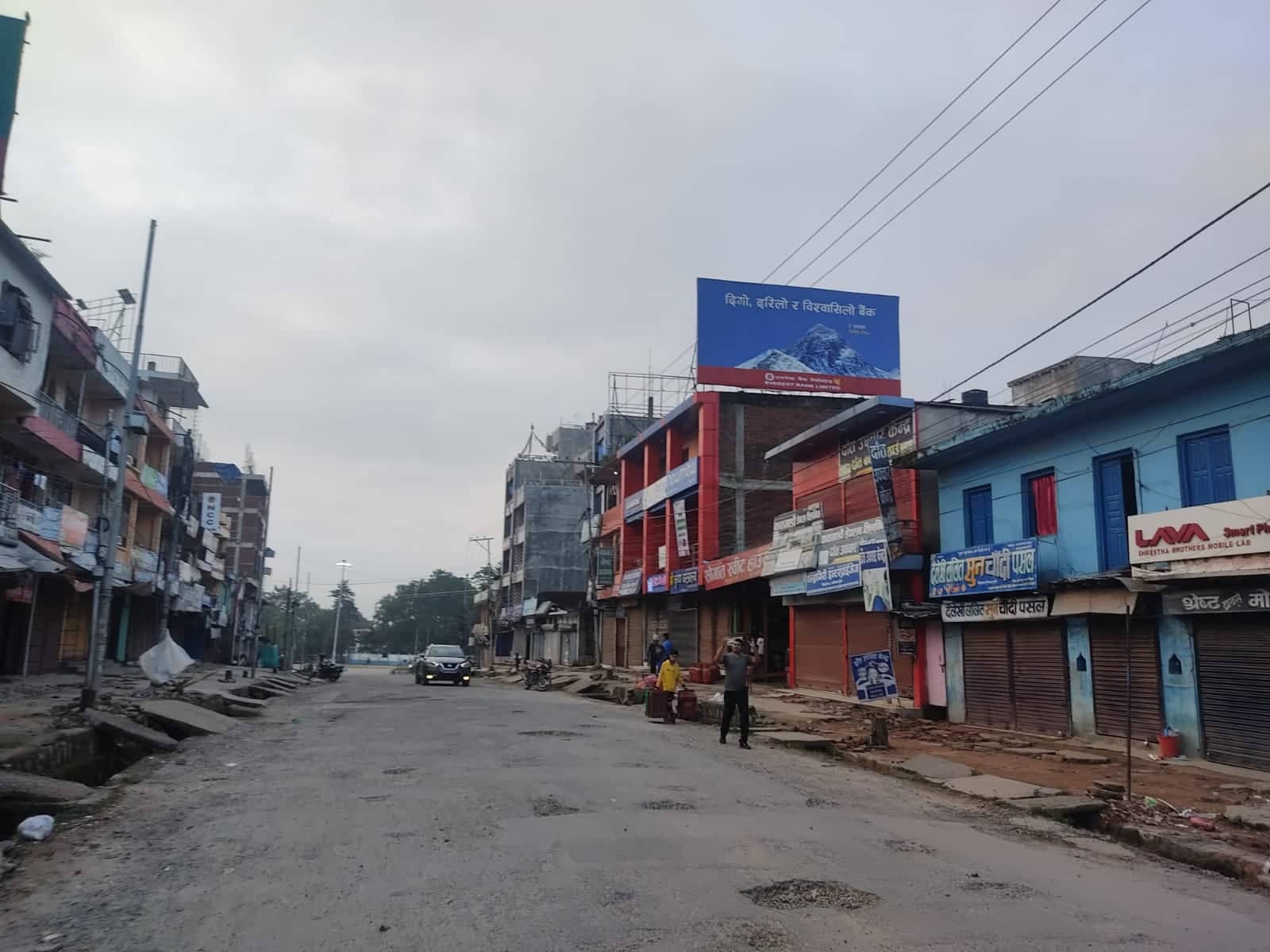 बैंकहरुको चर्को ब्याजदरविरूद्ध वीरेन्द्रनगर बजार बन्द