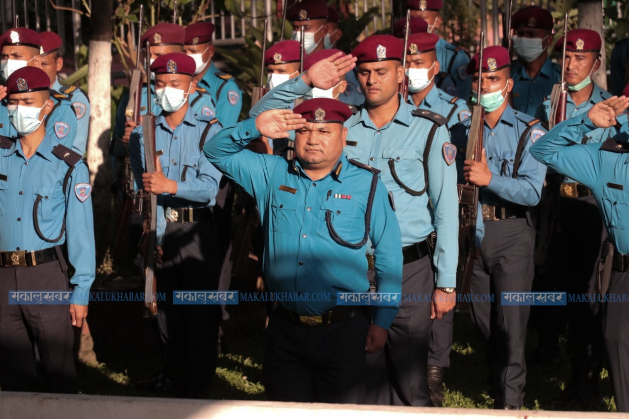 सत्यमोहन जोशीलाई प्रहरीको टुकडीद्वारा अन्तिम सलामी अर्पण (तस्बिरसहित)