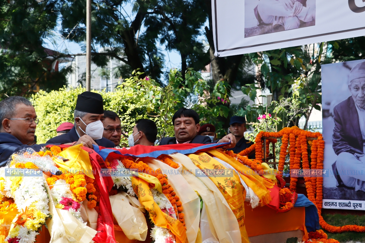 राजकीय सम्मानसहित अन्तिम सलामी दिएर सत्यमोहनको शव किस्ट लगिने