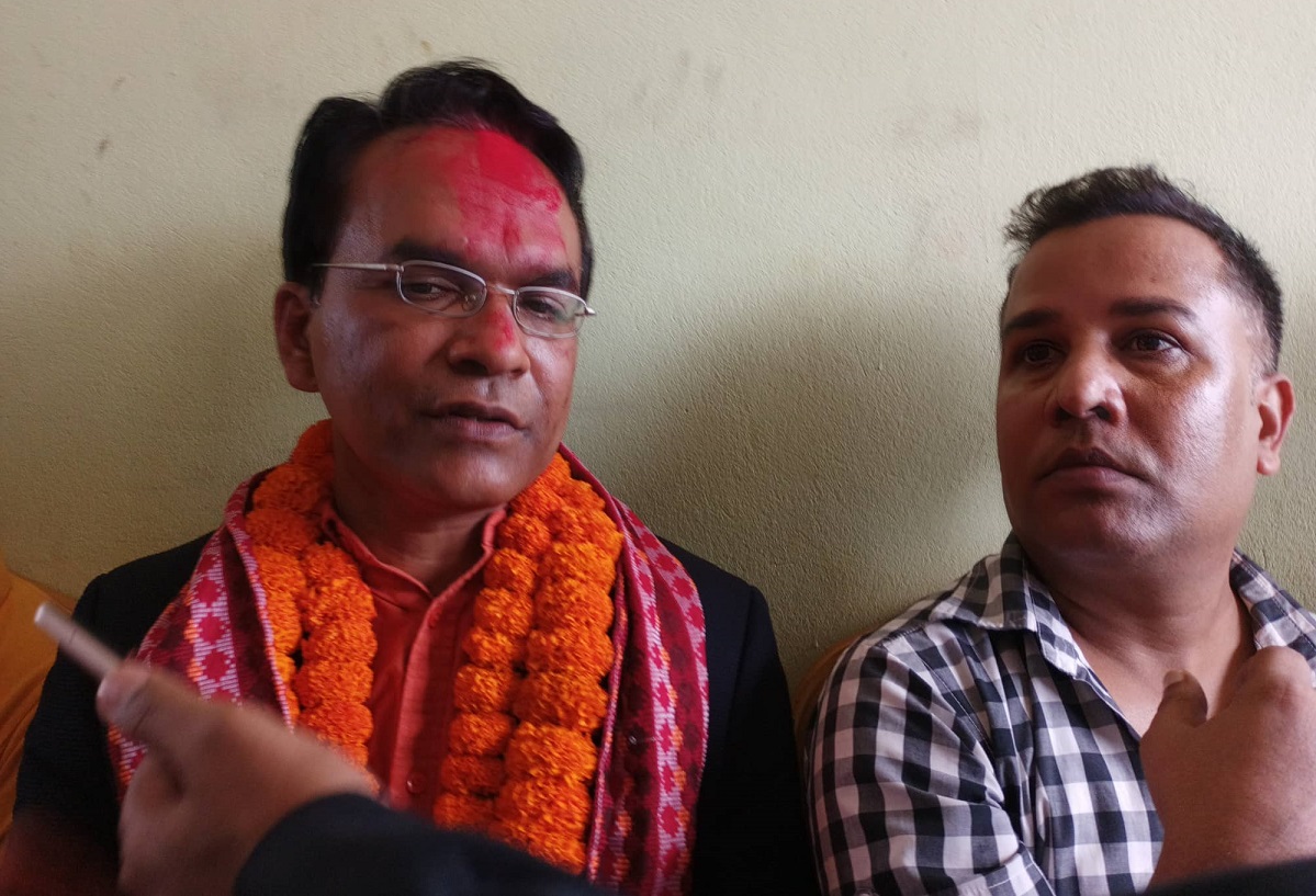चितवन १ मा विश्व पौडेलको उमेदवारी दर्ता