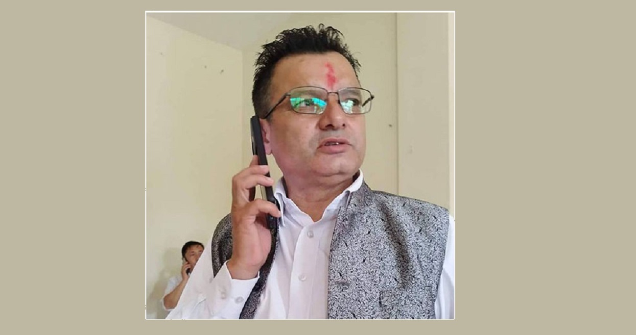 कांग्रेस बचाउन उम्मेदवारी दिएँ, एमालेको साथ छ : दिनेश कोइराला