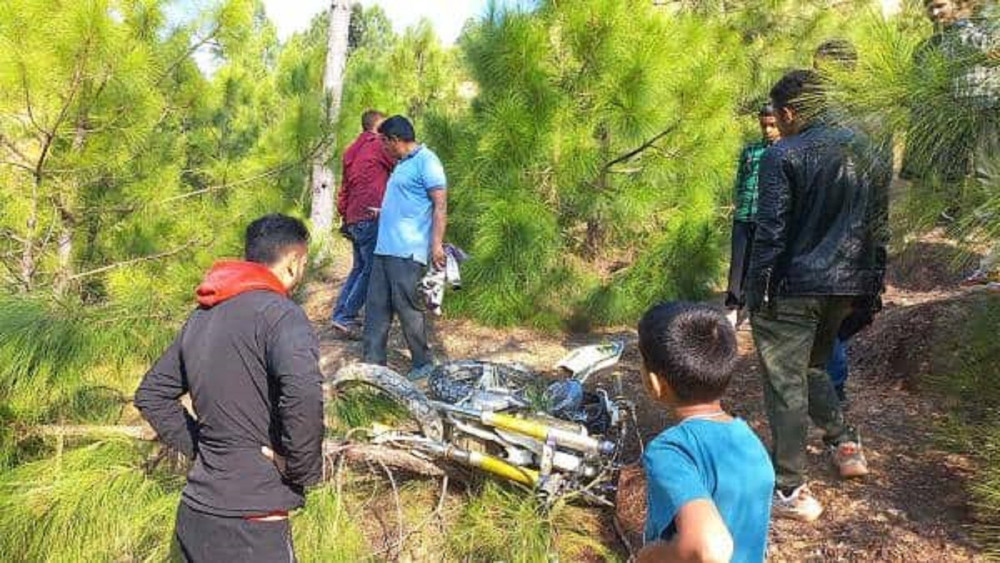 विमानस्थल रनवेबाट मोटरसाइकल खस्दा दुई जनाको मृत्यु, दुई घाइते
