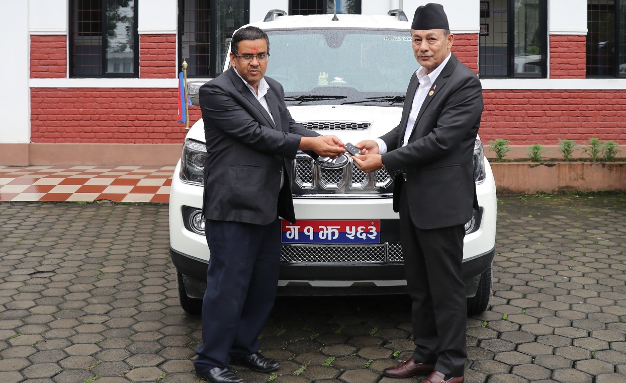 गण्डकीका कानूनमन्त्री थापाले फिर्ता गरे सरकारी गाडी, चुनावभरी निजी गाडी चड्ने