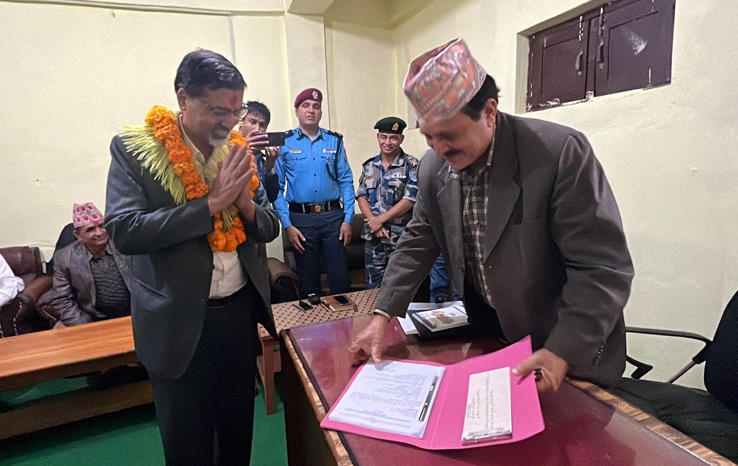 रुकुम पश्चिमबाट अर्थमन्त्री शर्माको उम्मेदवारी दर्ता