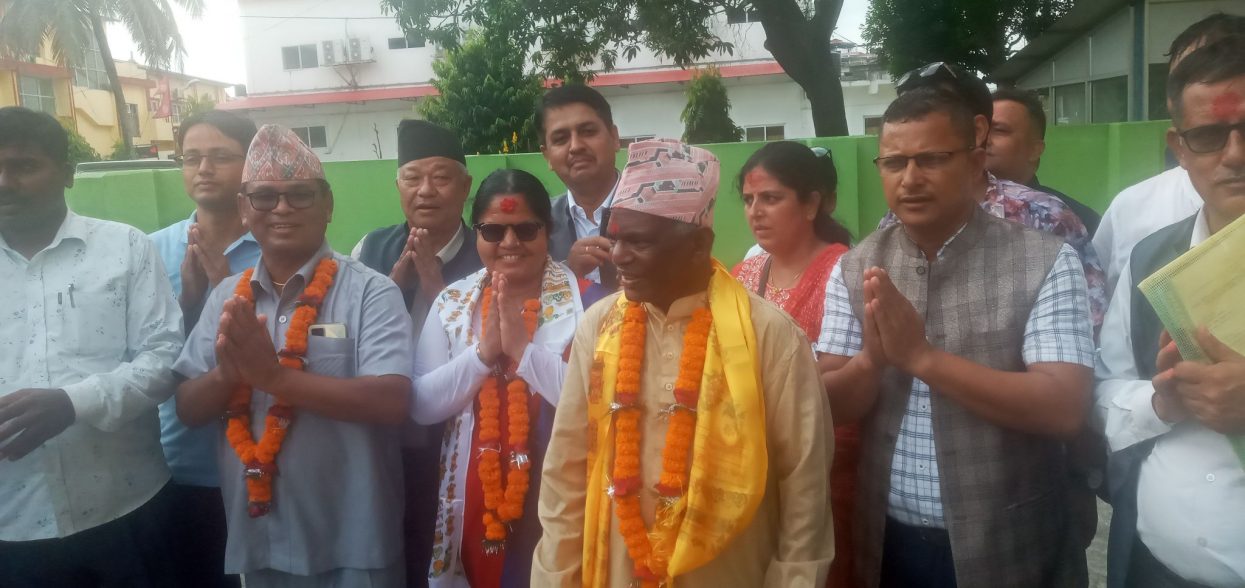 लालबाबुले माेरङ ६ बाट मनाेनयन दर्ता गराए