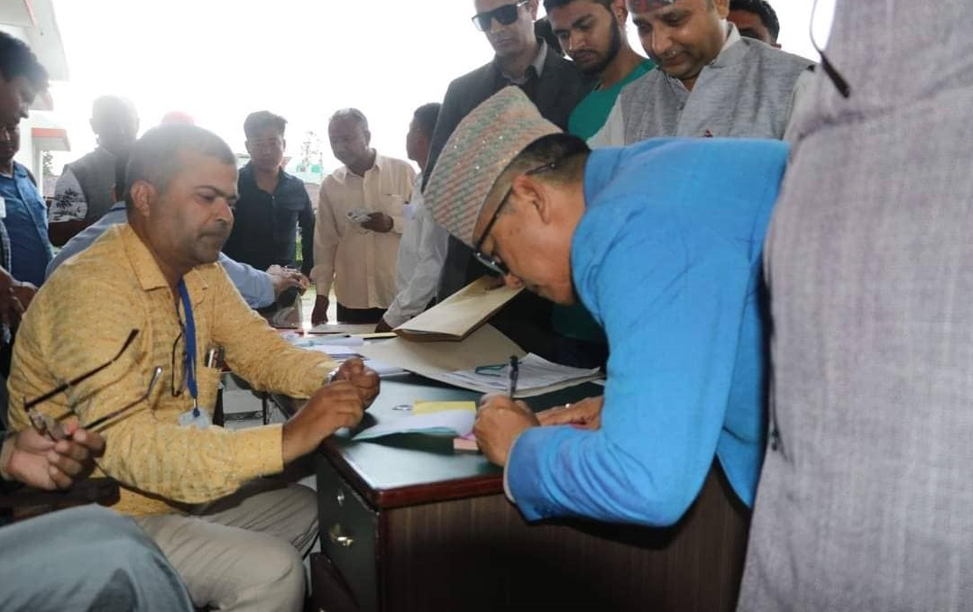 राजेन्द्र लिङ्देनले साइत हेराएर गराए उम्मेदवारी दर्ता