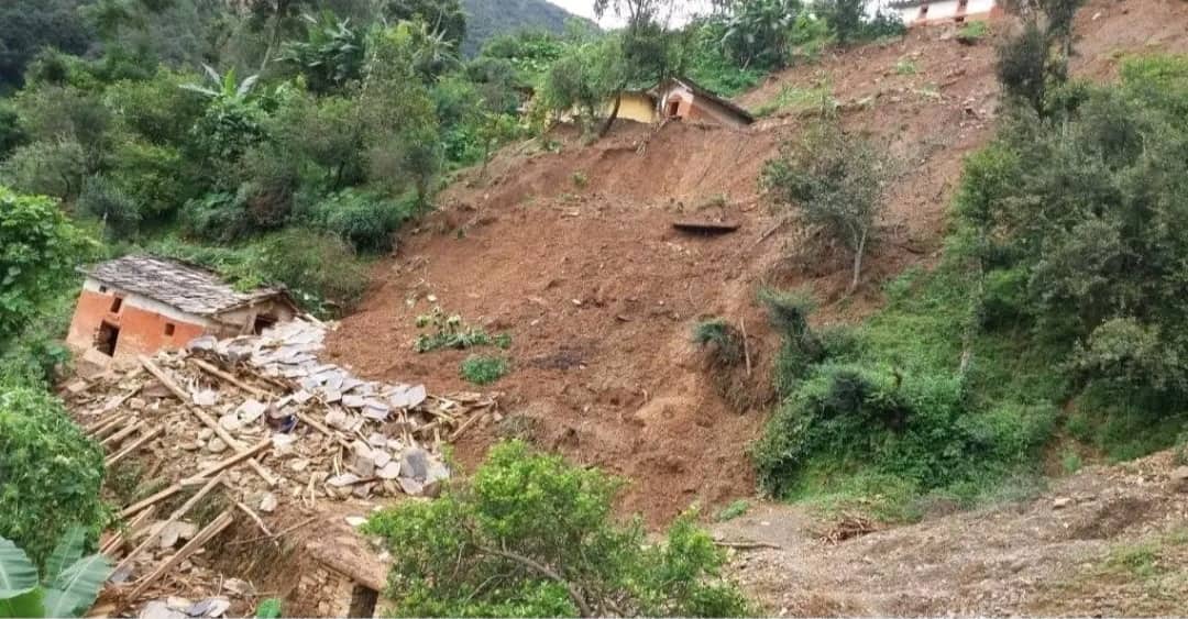 ताप्लेजुङमा पहिरो : उपाध्यक्षको परिवारका चार जनाको मृत्यु