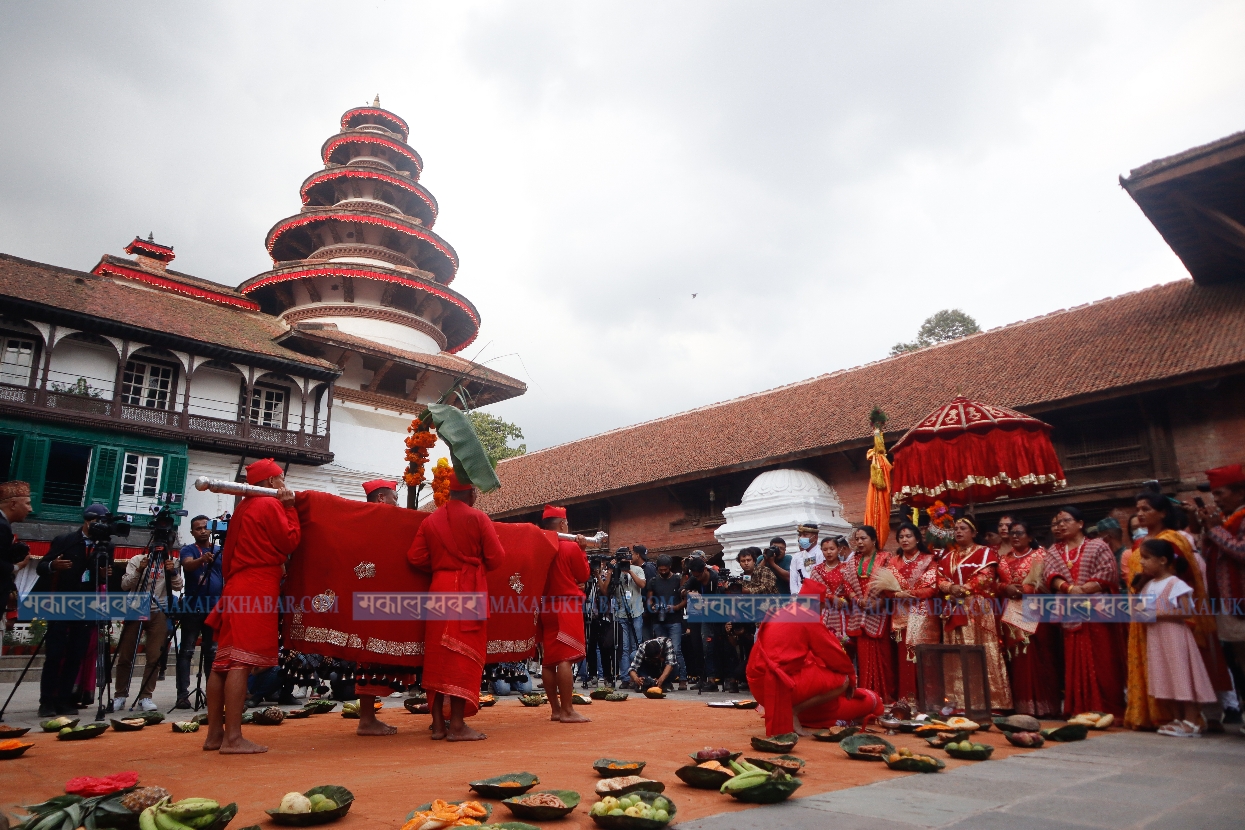 हनुमानढोका स्थित दसैं घरमा शास्त्रीय विधिअनुसार फूलपाती भित्राइयो (फोटो/भिडिओ)