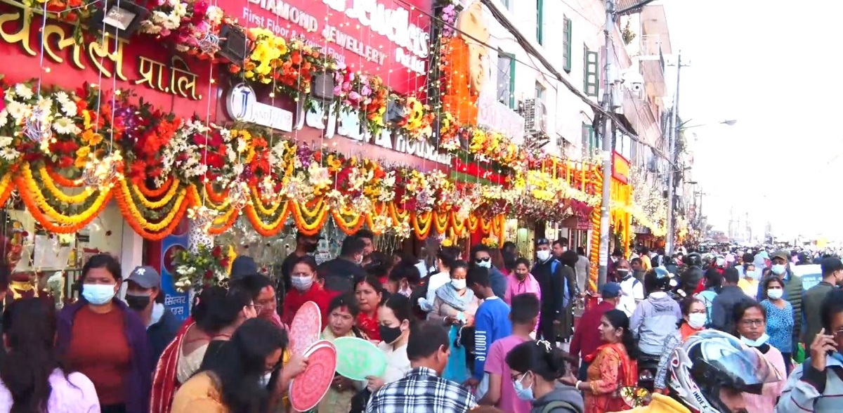 धन्तेरस : धातुका सामान किने शुभ हुने विश्वास (भिडिओ)