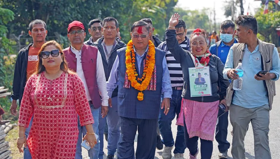 भूमिहीनले उमेश श्रेष्ठलाई भने- हाम्रो पुर्जा तपाईँले दिनुहुन्छ ?