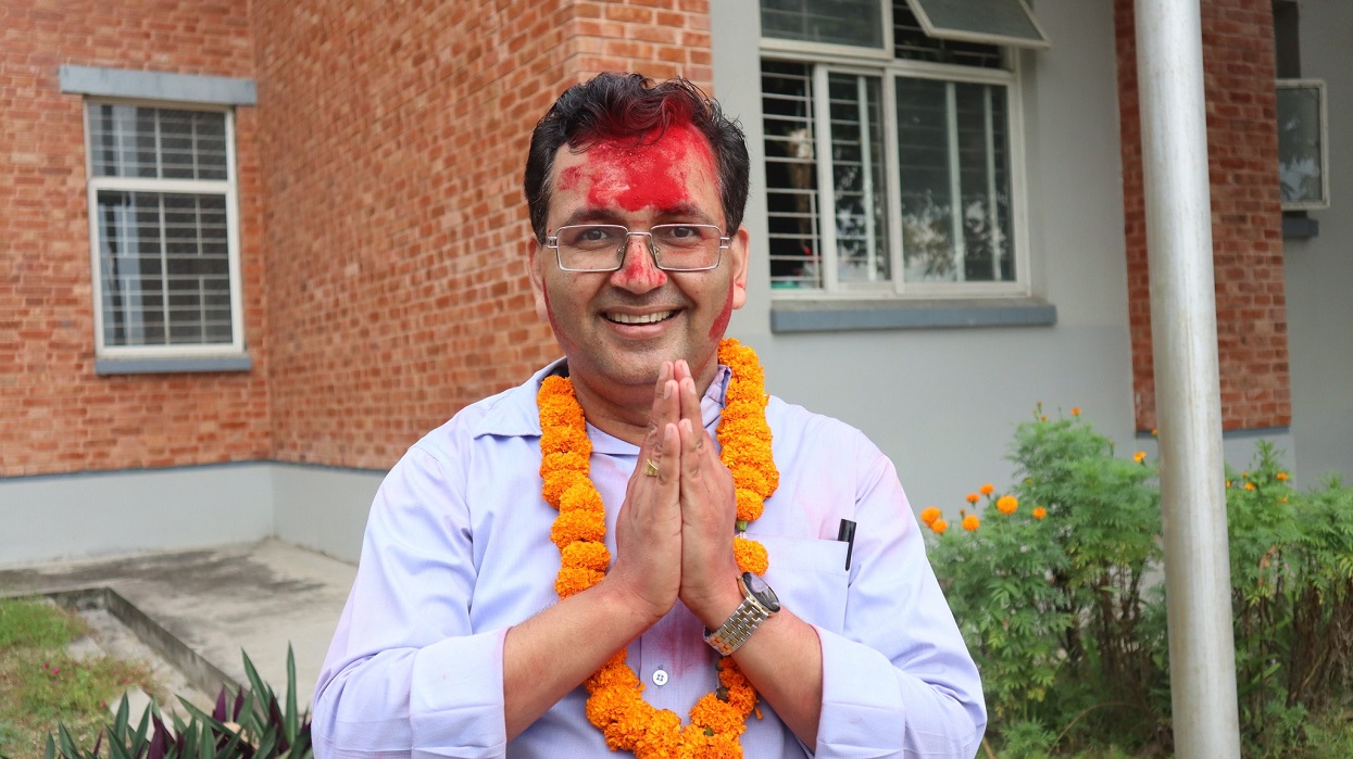 डाक्टर भाेजराजको भोट माग्ने शैली : ‘थाइराइड ठीक छ ?’