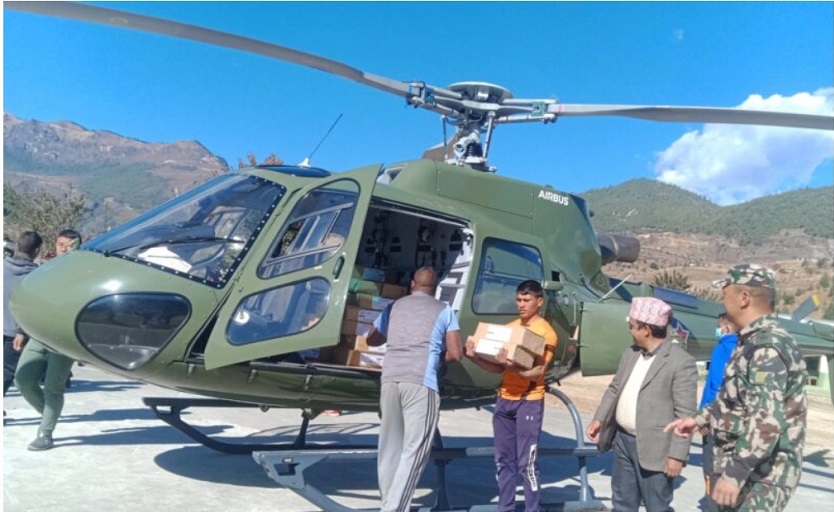 जुम्लामा सेनाको हेलिकोप्टरबाट मतपत्र ढुवानी