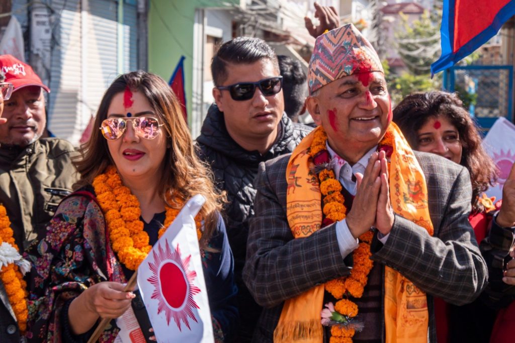 ईश्वर पोखरेललाई भोट माग्दै करिष्मा र आकाश