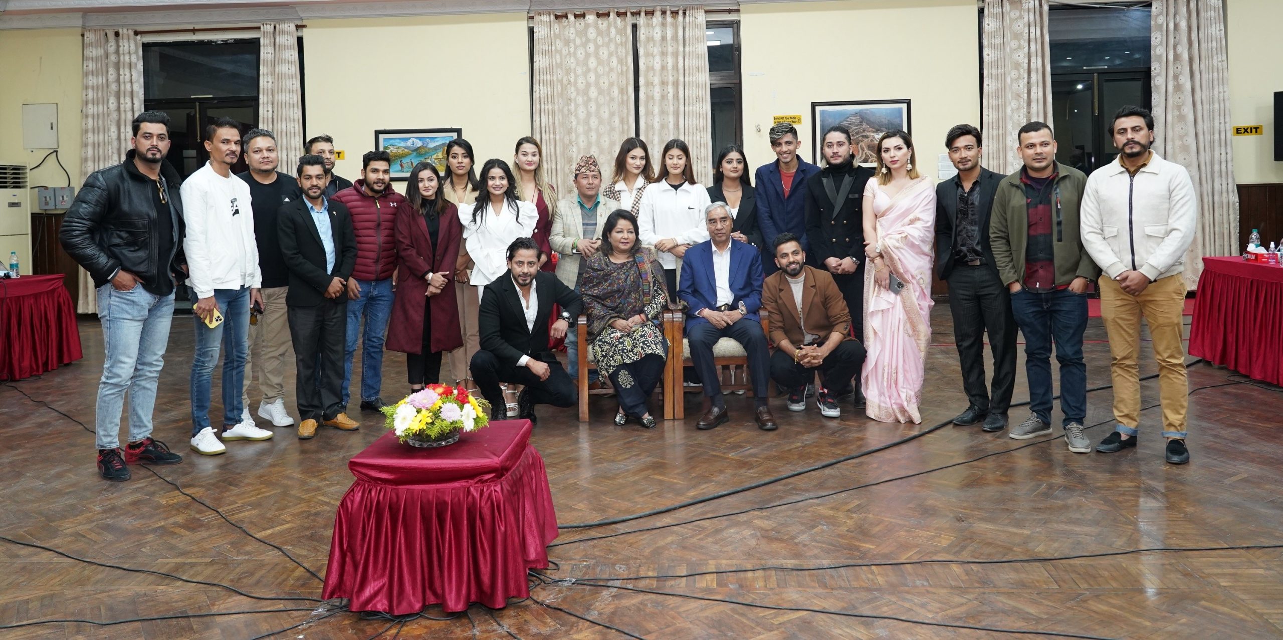 कलाकर्मीसँग प्रधानमन्त्रीले भने : निर्वाचनमा युवापुस्ताको सहभागिता बलियो हुनुपर्छ