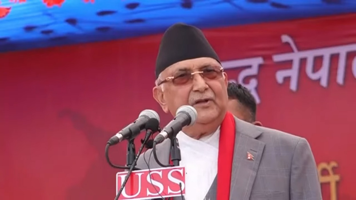 दिनेश कोइरालालाई भोट माग्दै ओलीले भने– आहा नारायणी किनारमा ‘माछा’ !