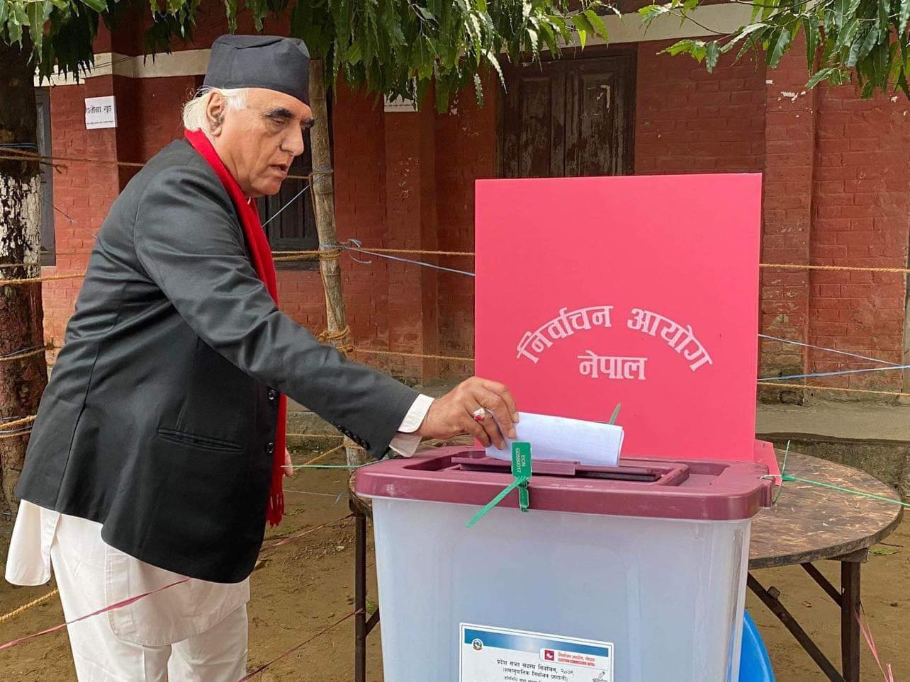 गण्डकीका मुख्यमन्त्री पोखरेलले गरे मतदान