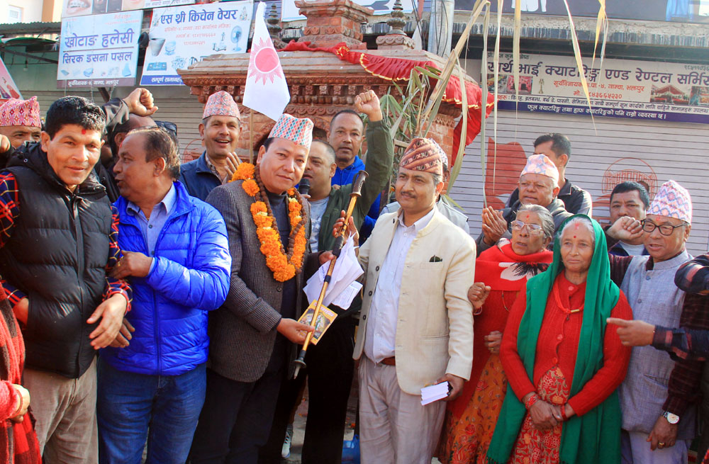 लौरो अभियानका उम्मेदवार घिमिरे द्वारा भक्तपुरमा एमालेका थापालाई समर्थन