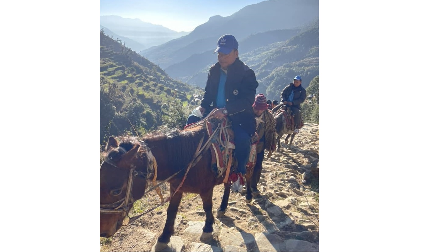 मतदान गर्न घोडा चढेर एक दिनको बाटो