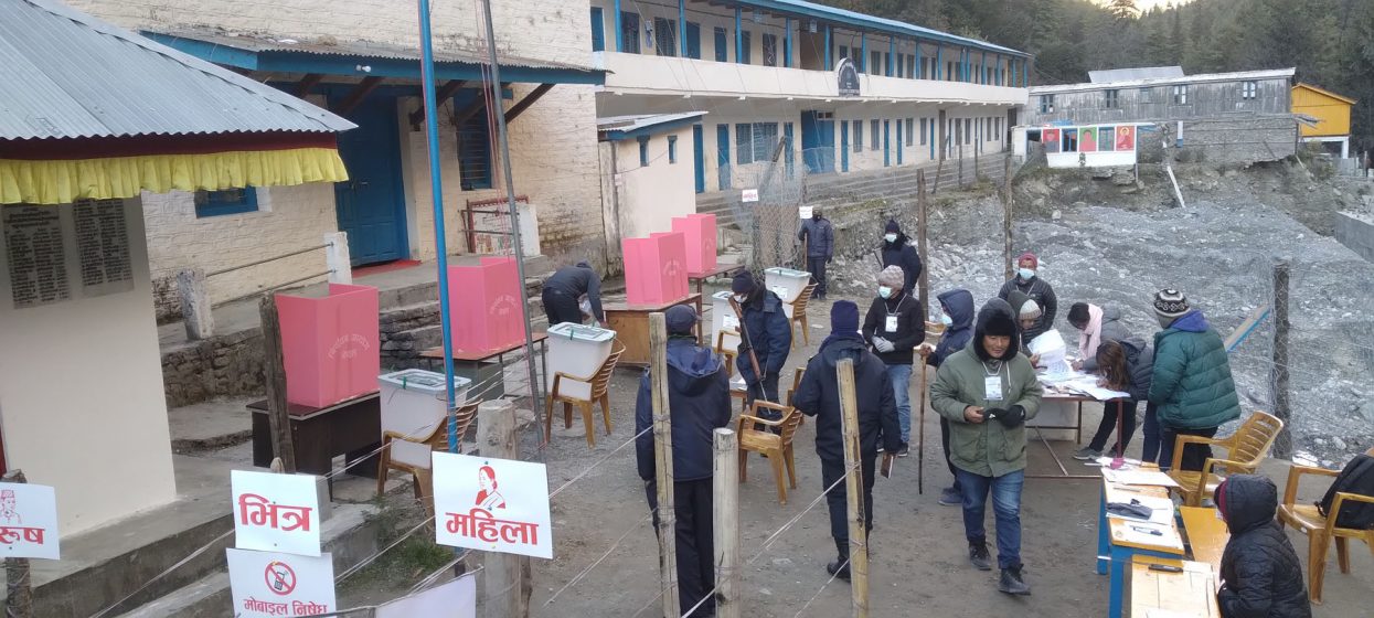 सुनसान मतदान केन्द्र