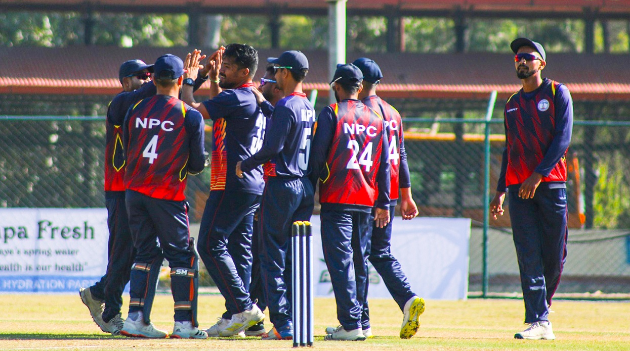 पीएम कप क्रिकेट : नेपाल पुलिस समूह विजेता बन्दै सेमिफाइनलमा