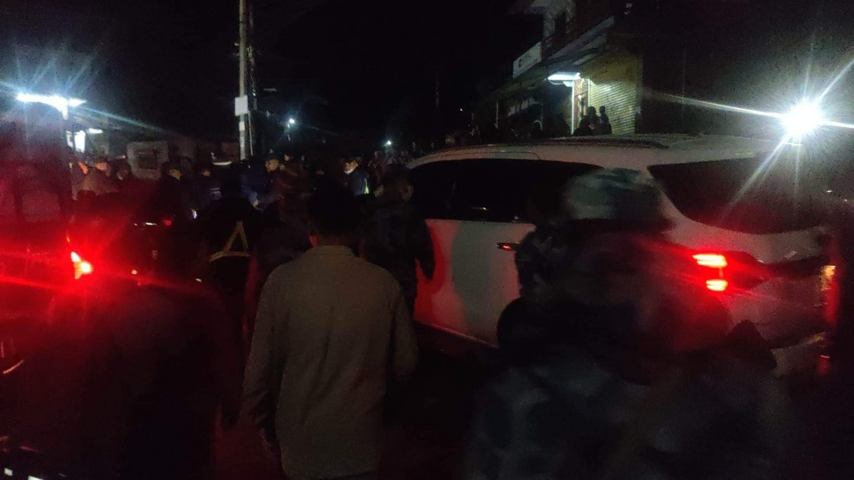 साँझमा निर्वाचन क्षेत्र छिरेका कानुन मन्त्री थापा स्थानीयको नियन्त्रणमा 