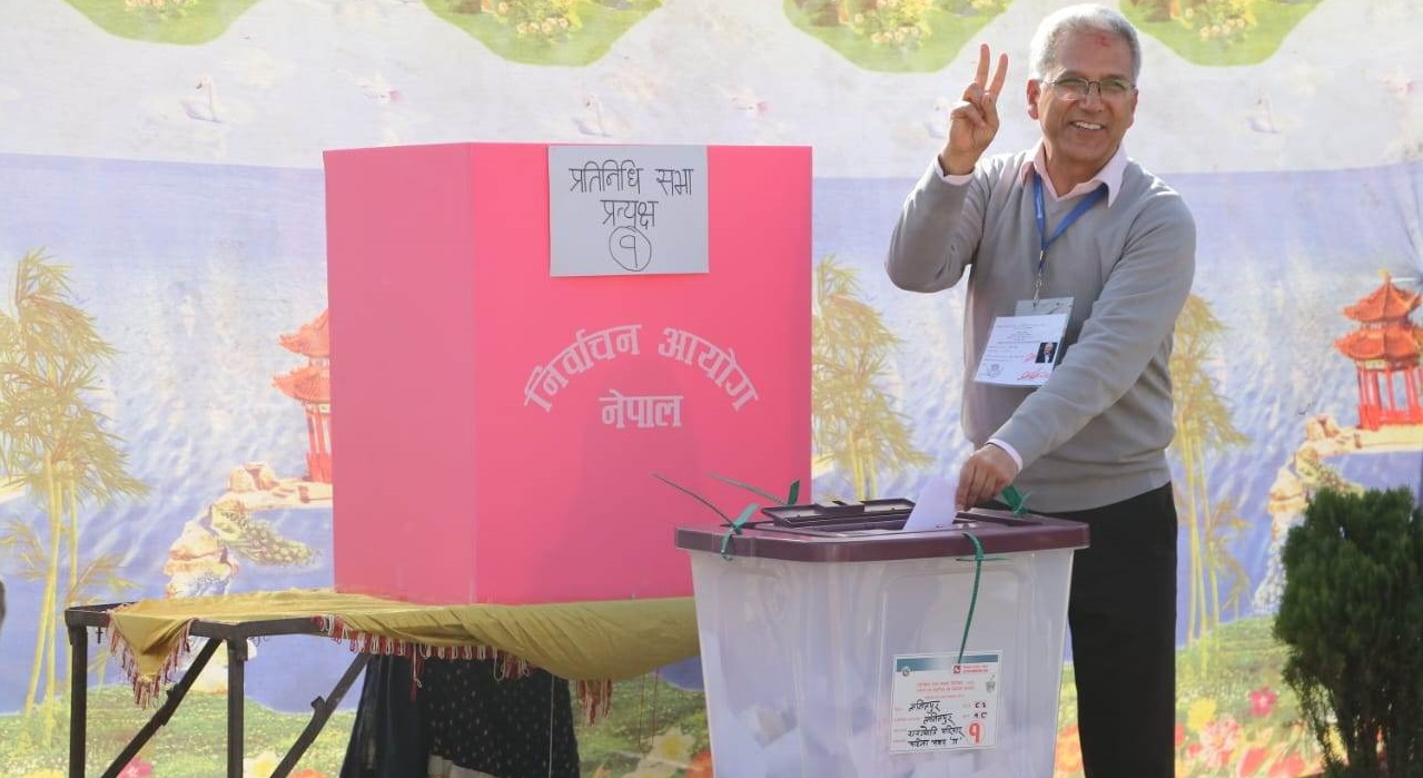 रवीन्द्र मिश्रले गरे मतदान