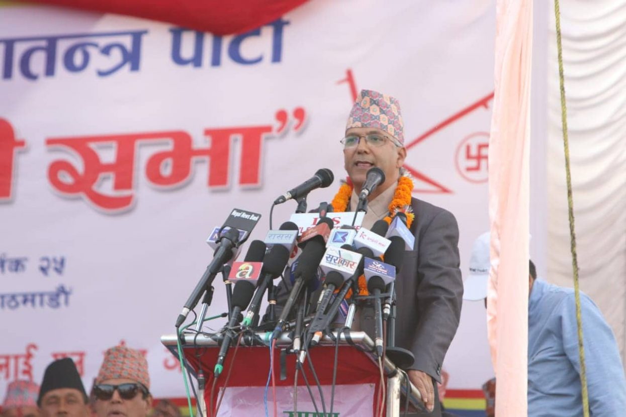 कांग्रेस प्रचण्डीकरण भयो, त्यो भएर म राजनीतिमा हामफाल्नु परेको छ : रवीन्द्र मिश्र