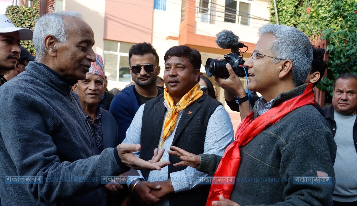 मध्य बानेश्वरमा भोट माग्दै रवीन्द्र (तस्बिरहरू)