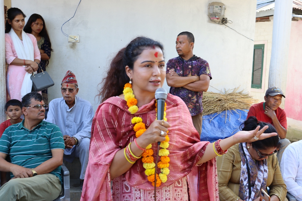 रेखा थापाको चुनाव जित्ने टिप्स : ‘आफ्नै पार्टी भित्र बसेर मत परिवर्तन गर्नुस्’ (भिडिओ)
