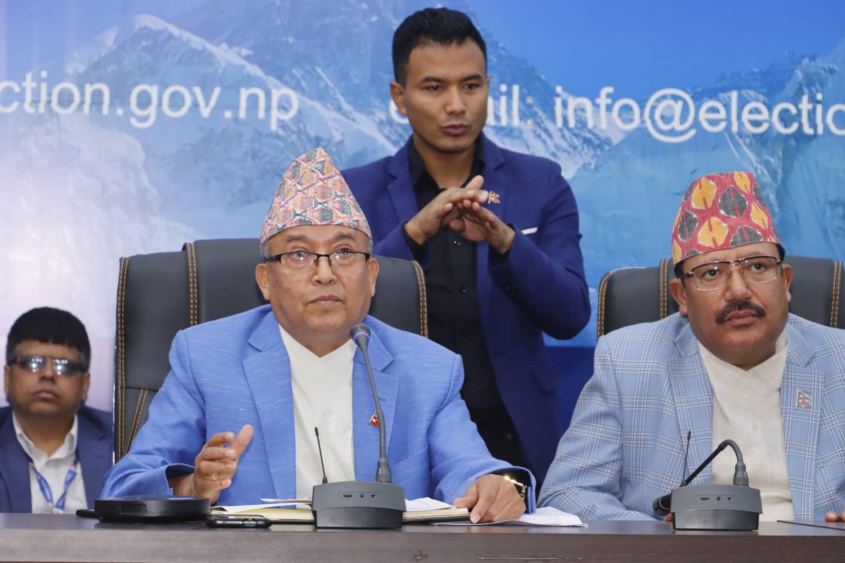 संघीय र प्रदेश सरकारका मन्त्रीले चुनाव प्रचार-प्रसारमा जाँदा आयोगकाे अनुमति लिनुपर्ने