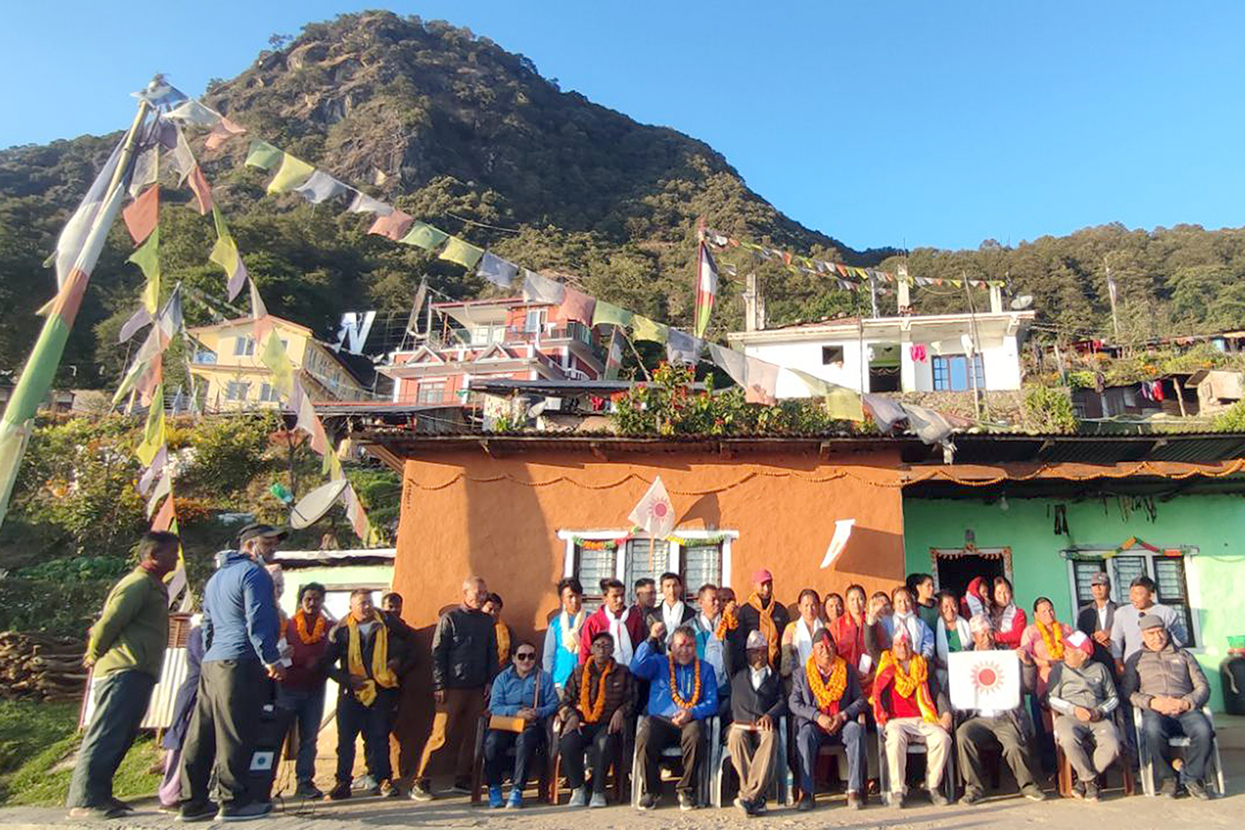 काठमाडौँ-३ : राप्रपा र कांग्रेसबाट एमालेमा प्रवेश