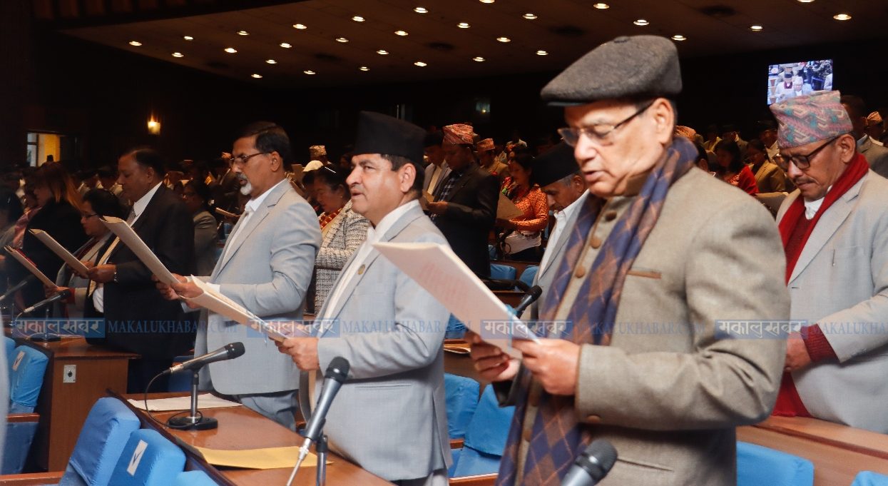यस्तो देखियो नयाँ सांसदहरुको शपथ ग्रहण (तस्बिरहरु)
