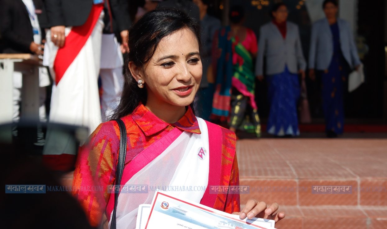 संसद भवनमा नवनिर्वाचित सांसदहरुको प्रवेश (तस्बिरहरु)
