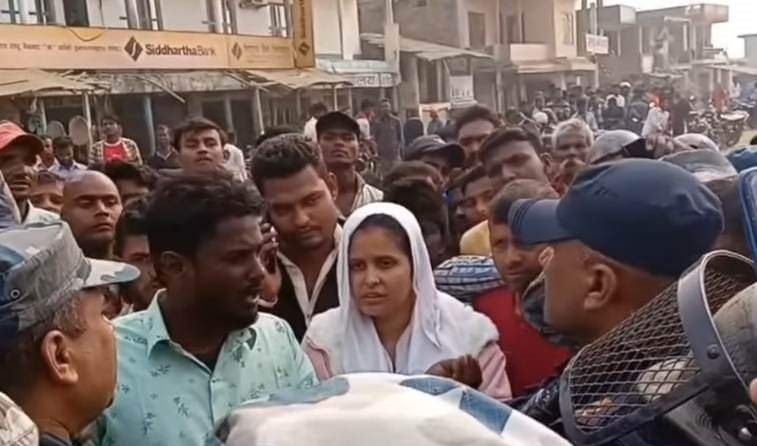 सासु–ससुरालाई पनि पक्राउ गर्नुपर्ने भन्दै नेहाले थालिन् सडक आन्दोलन