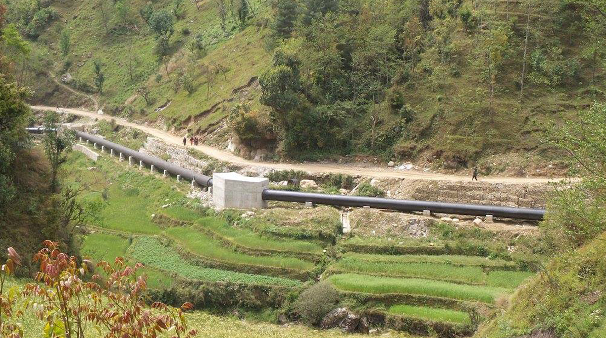मध्यपहाडी लोकमार्गमा सडक अतिक्रमण गरेर ‘हाइड्रोपावर’ निर्माण