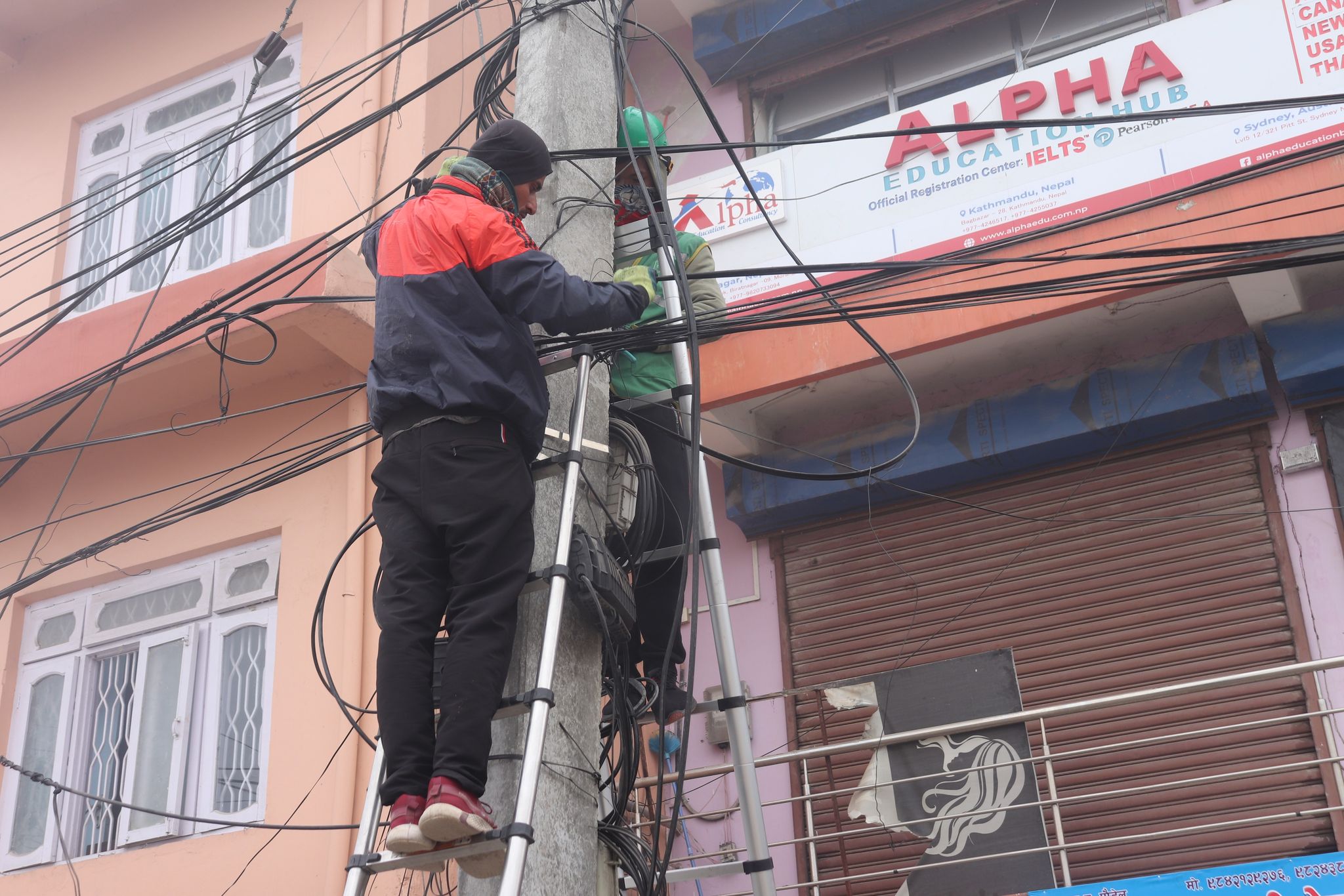 विराटनगरमा केबल र नेटको तार व्यवस्थापन सुरु