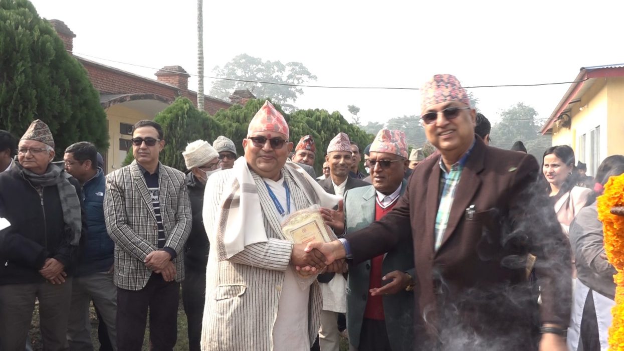 पूर्वाञ्चल विश्वविद्यालयको स्थापना दिवस : ९ प्राध्यापक र २० कर्मचारी दीर्घ सेवा पदकबाट विभूषित