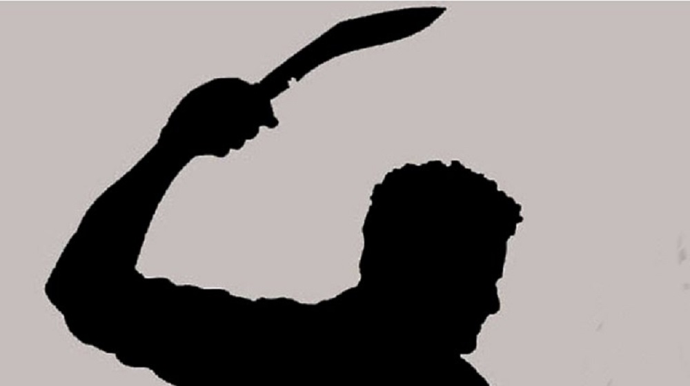 ढोका थुनेर झगडा गरिरहेका दम्पतिलाई प्रहरीले पुर्यायो अस्पताल, अवस्था चिन्ताजनक