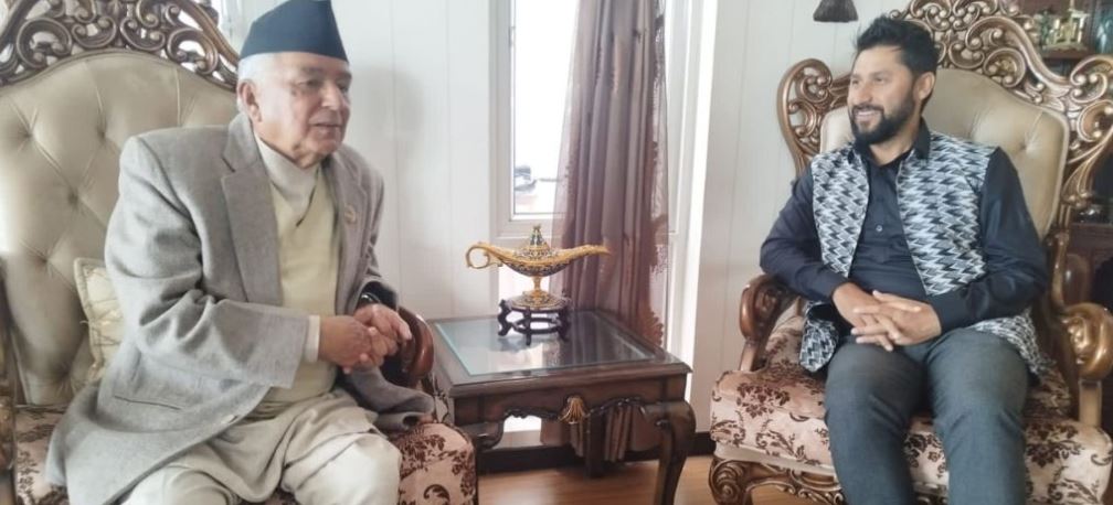 रामचन्द्र पौडेलले रवि लामिछानेसँग मागे भोट  