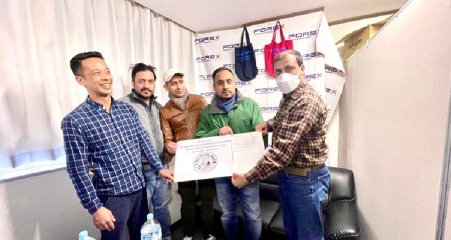 ओकीनावानामा ज्यान गुमाएका आचार्यको परिवारलाई सहयोग