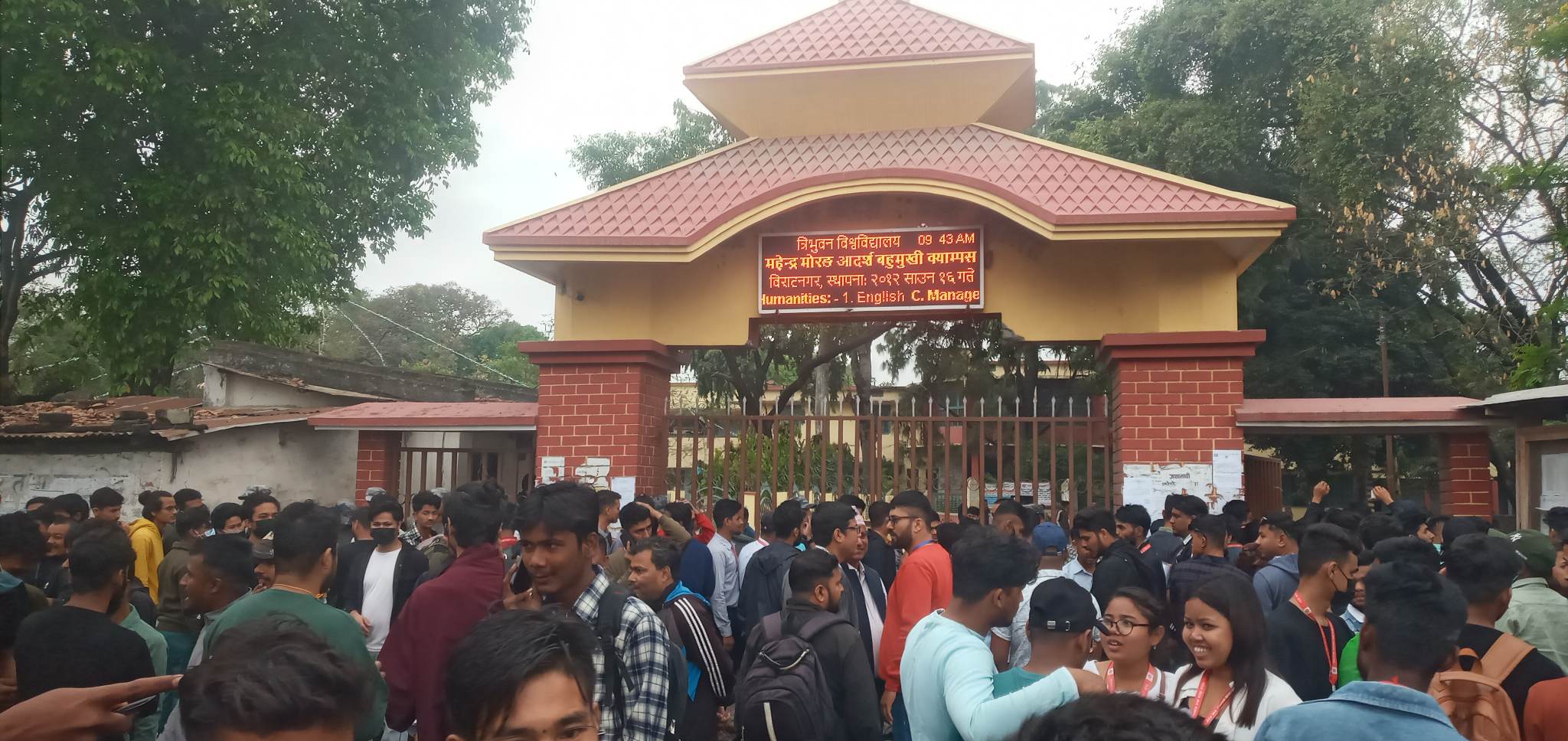 महेन्द्र मोरङ क्याम्पसमा मतदान सुरु (तस्बिरहरु)