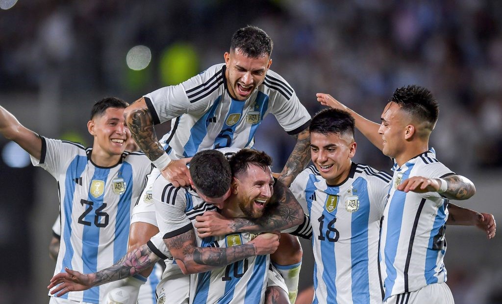 विश्वकपपछिको पहिलो खेलमा अर्जेन्टिना विजयी, मेस्सीको कीर्तिमान