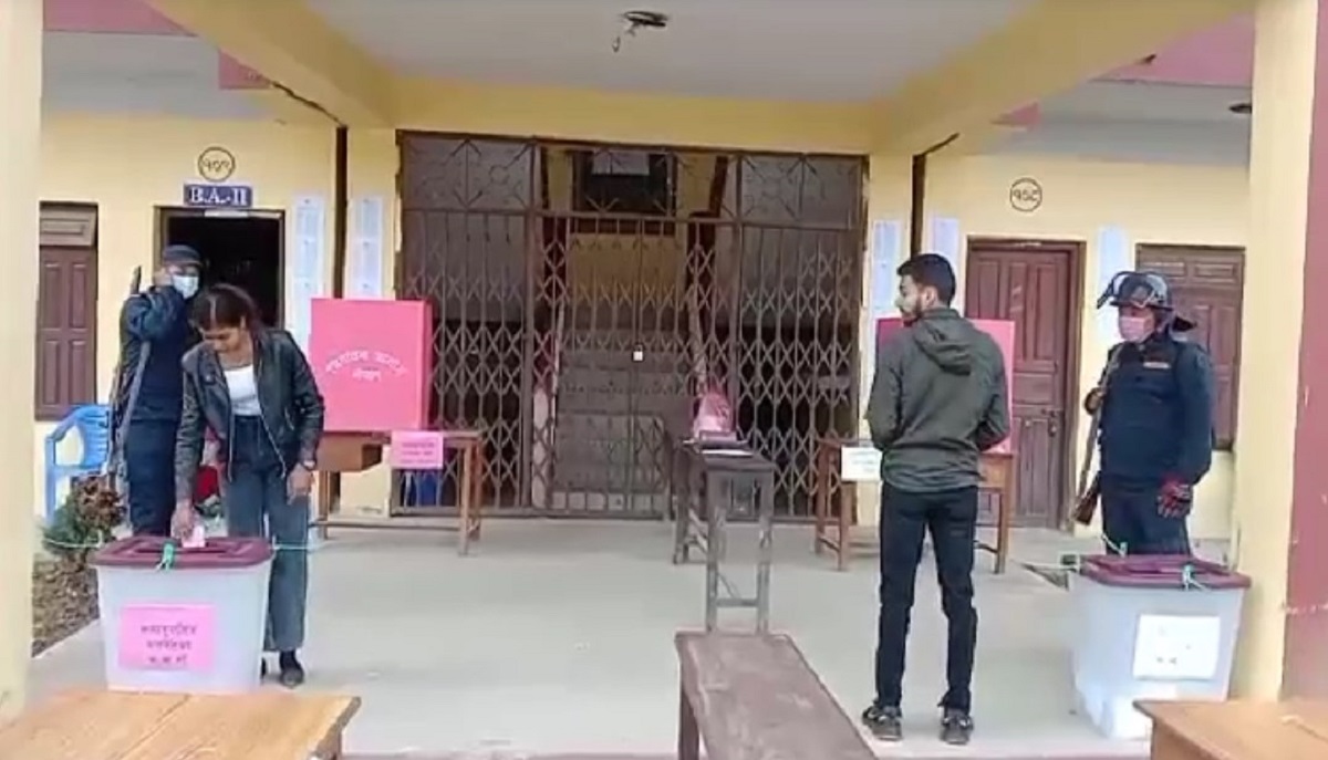 बाजुराको बुढीनन्दा क्याम्पसमा झडप, भिड नियन्त्रण गर्न हवाई फायर