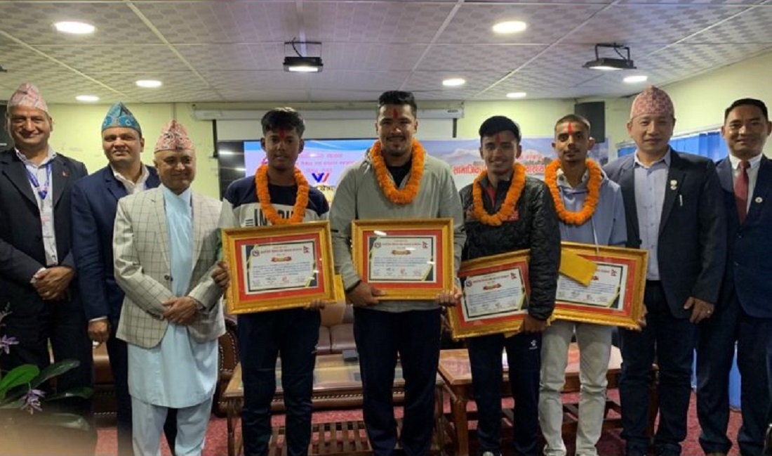 क्रिकेटर करणसहित ४ खेलाडीलाई प्रदेश सरकारद्वारा जनही ५० हजार पुरस्कार