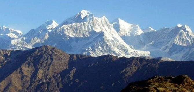 जुगल हिमालको फेदमा किशोरीलाई पर्वतारोहण तालिम