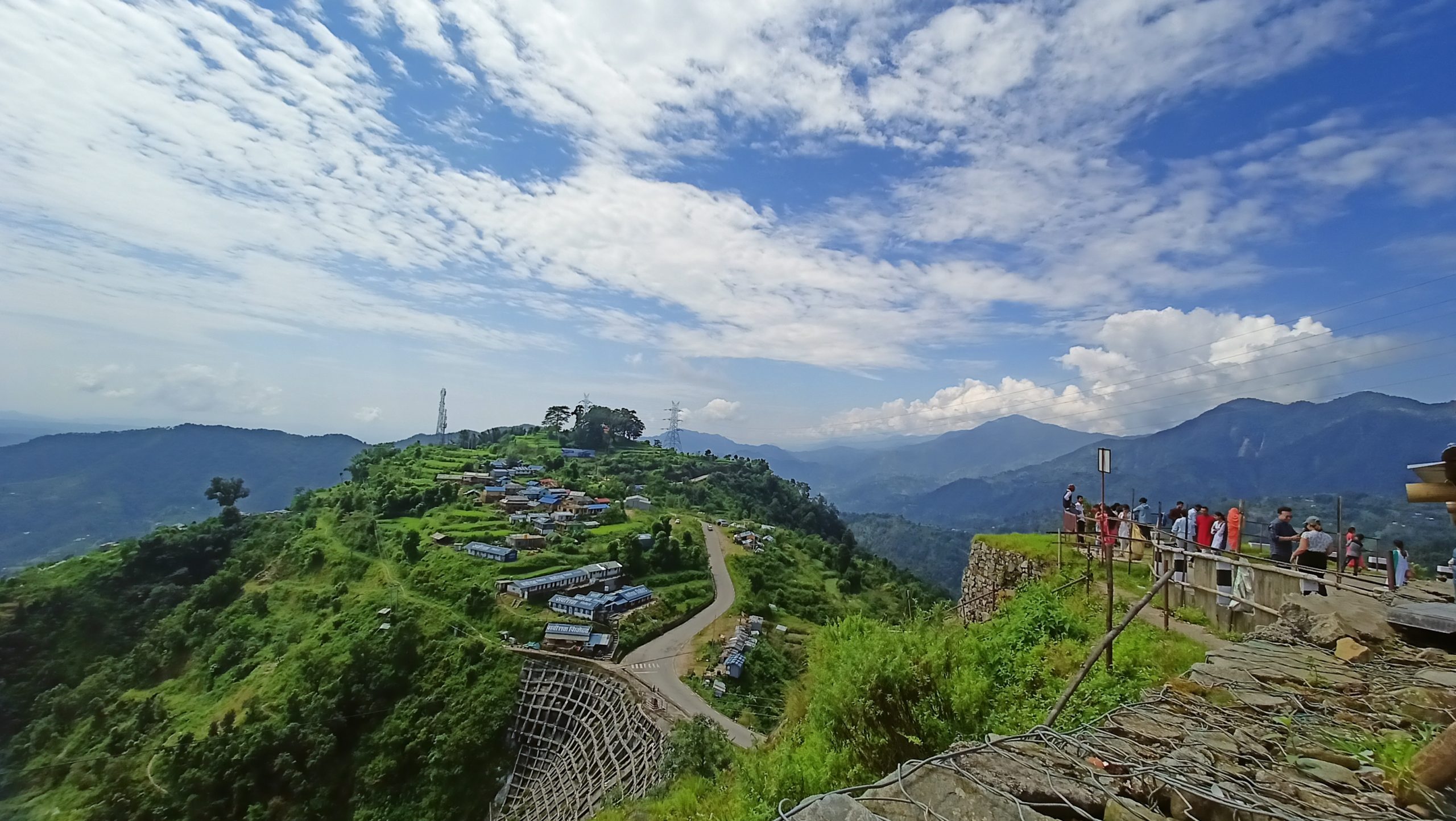 सिन्धुलीको सेल्फी डाँडामा फर्किफर्कि आउँछन् पर्यटक