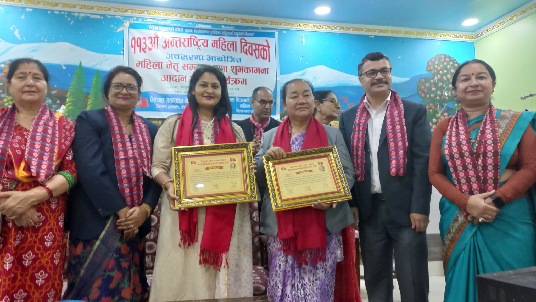 गाउँपालिकाका अध्यक्ष र महिला पत्रकार सम्मानित