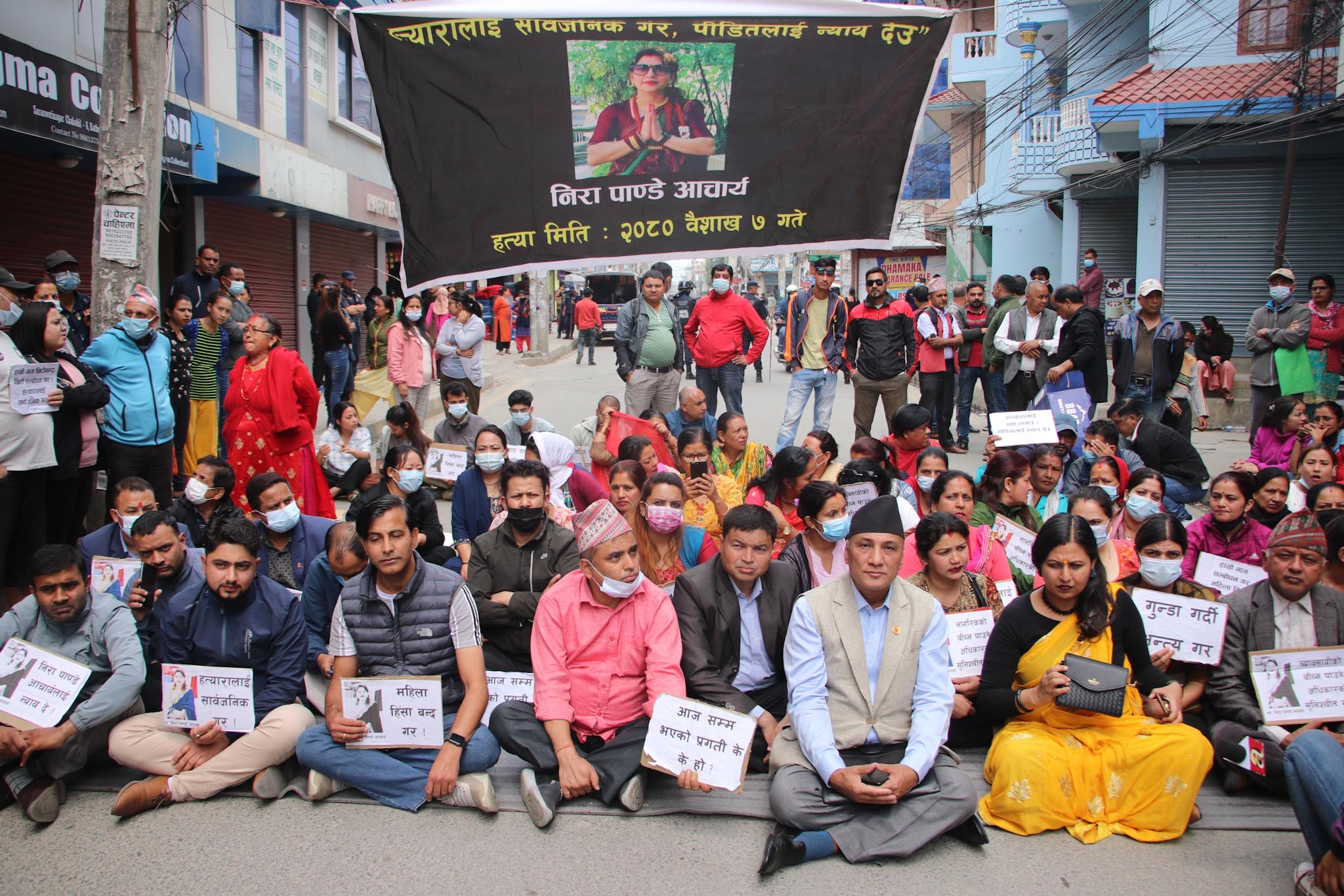 निरा पाण्डे हत्या प्रकरण : हत्यारा छिटो पत्ता लगाउन माग गर्दै प्रदर्शन (तस्बिरहरु)