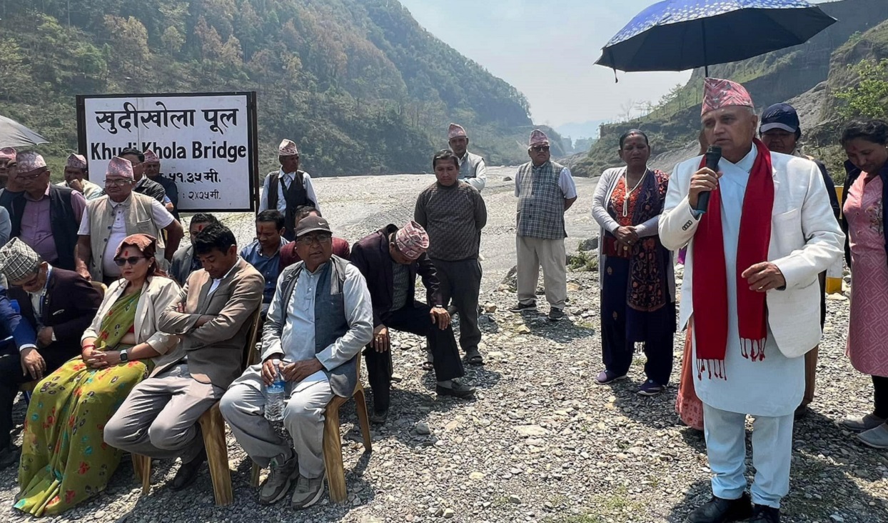 गण्डकीका मुख्यमन्त्रीकाे चटाराे : ४ वर्षअघि बनेकाे पुलदेखि वडा भेलासम्म उद्घाटन