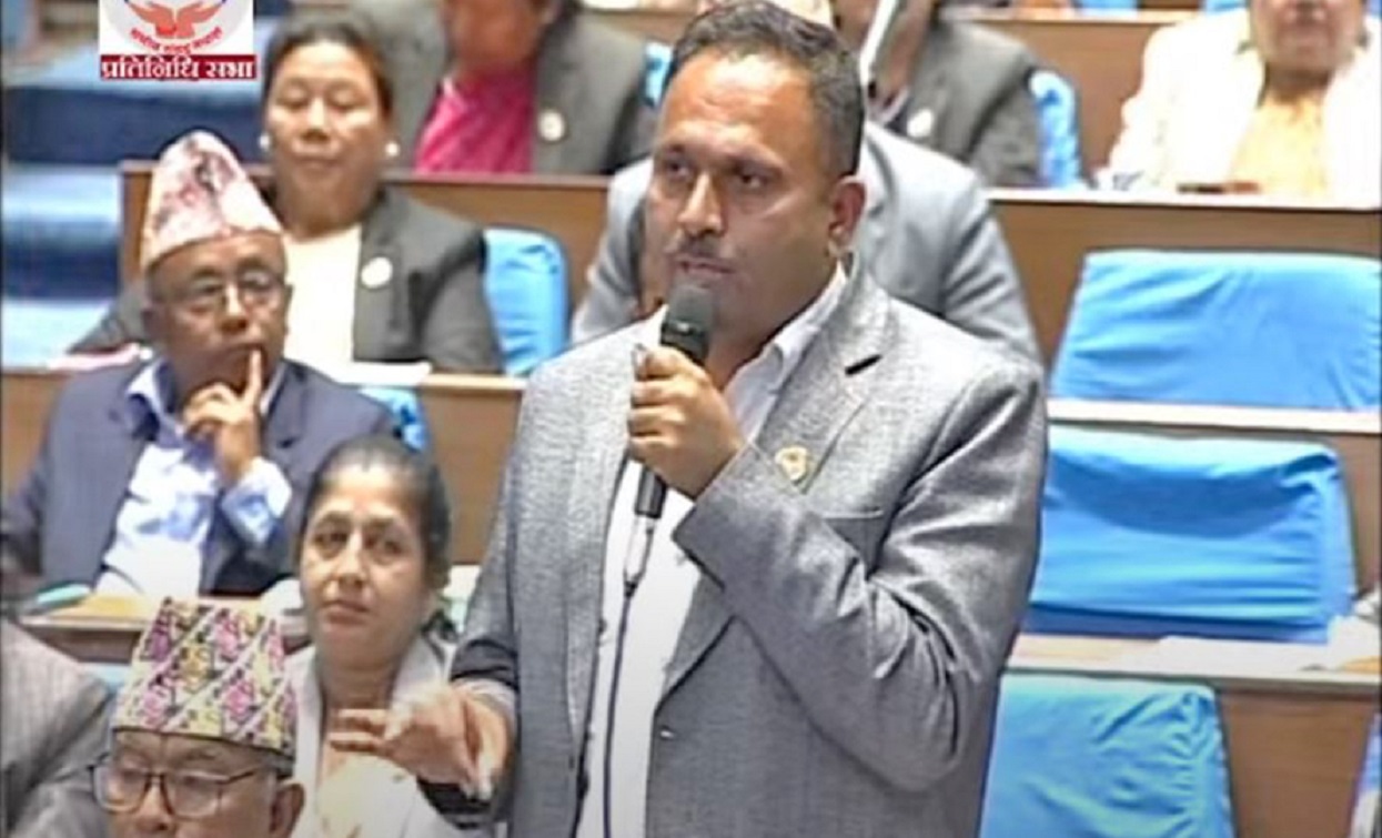 राजसंस्थाको वकालत नगर्न ज्ञानेन्द्रलाई दाहालको चेतावनी